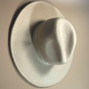 Beautiful cream hat.